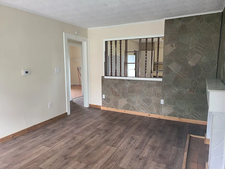 140 Mullens St — Photo 3