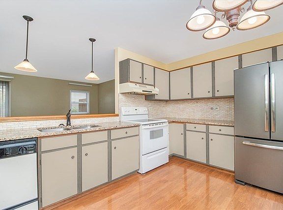 Virtual look at refaced cabinets.