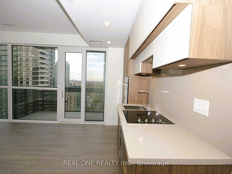 39 Roehampton Ave #1709 — Photo 6