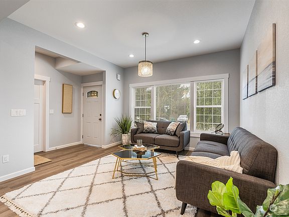 5th image of 3004 C Street SE