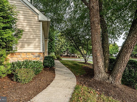 2nd image of 180 Canterbury Ln