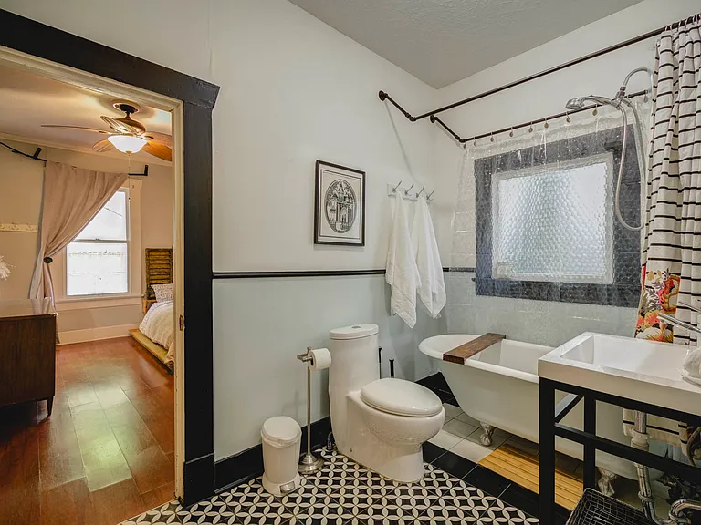 914 Snover St — Photo 22