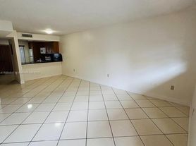 1331 W 51st Pl