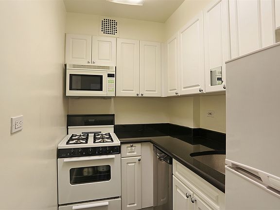 3rd image of 200 E 27th St APT 5J