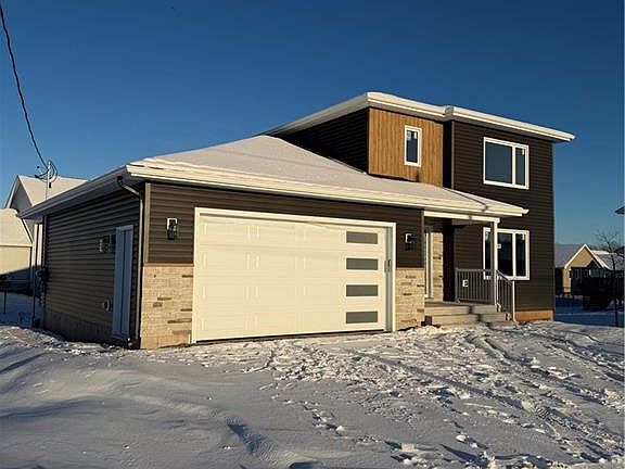 3rd image of 90 Melbourne Cres