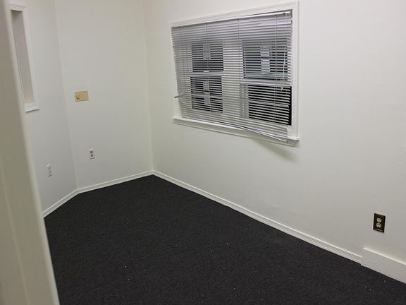 4th image of 1012 N Lovegrove St #A