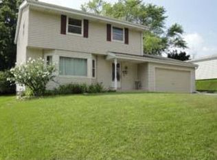 1918 Manhattan Dr, Waukesha, WI 53186