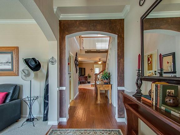 2nd image of 3113 Hemlock Ln