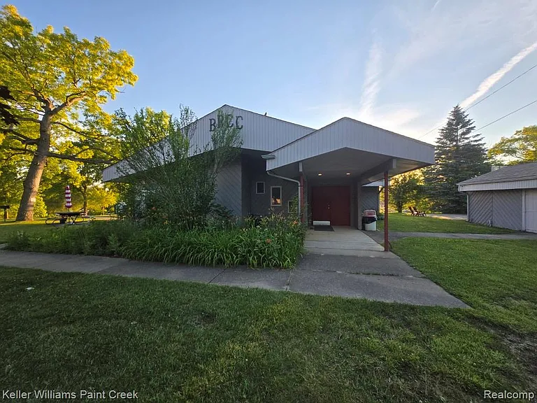 1125 S Long Lake Blvd — Photo 45