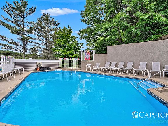 4th image of 810 S Harbor Dr Unit 13