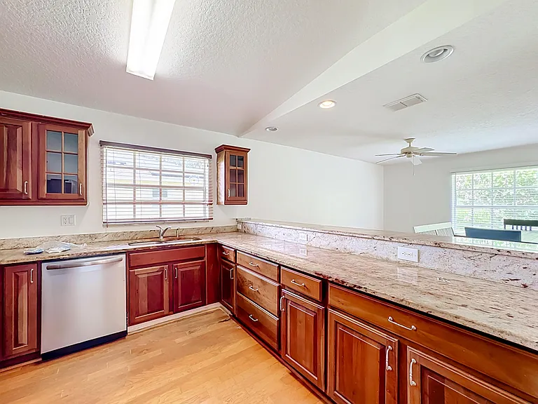 6416 Las Palmas Way — Photo 9