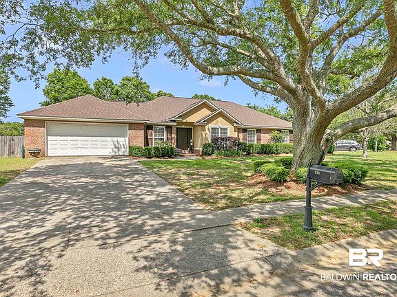 4th image of 210 Manor Blvd