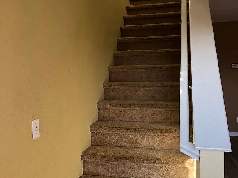 585 Hart Dr — Photo 2