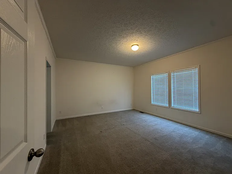 1311 E Memorial Hwy — Photo 6