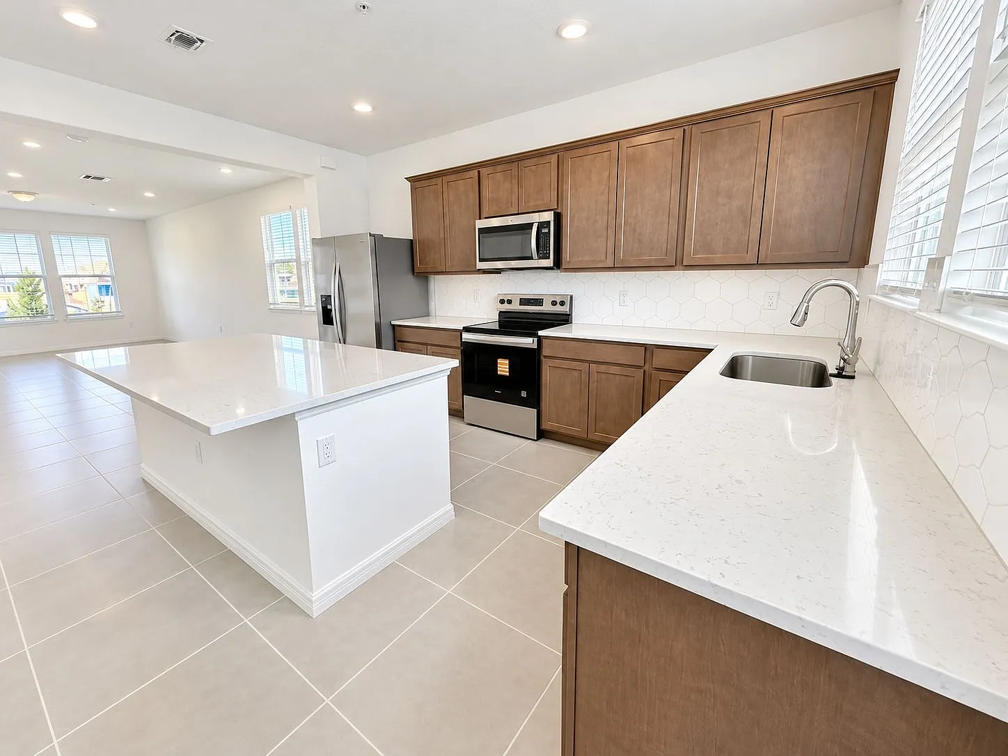 3 bed, 2.5 bath, 1652 sqft, $2,700 — Photo 2