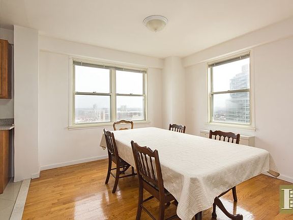 5th image of 3777 Independence Ave APT 11G