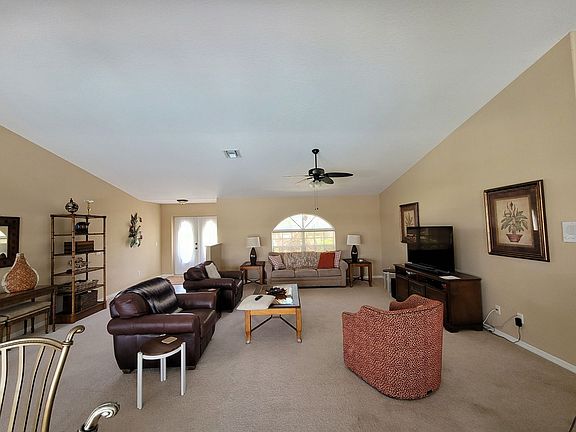 4th image of 2120 SW 47th Ter