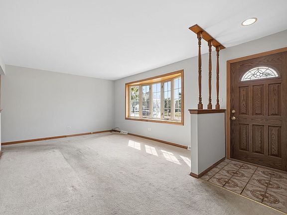 4th image of 6516 W 84th St