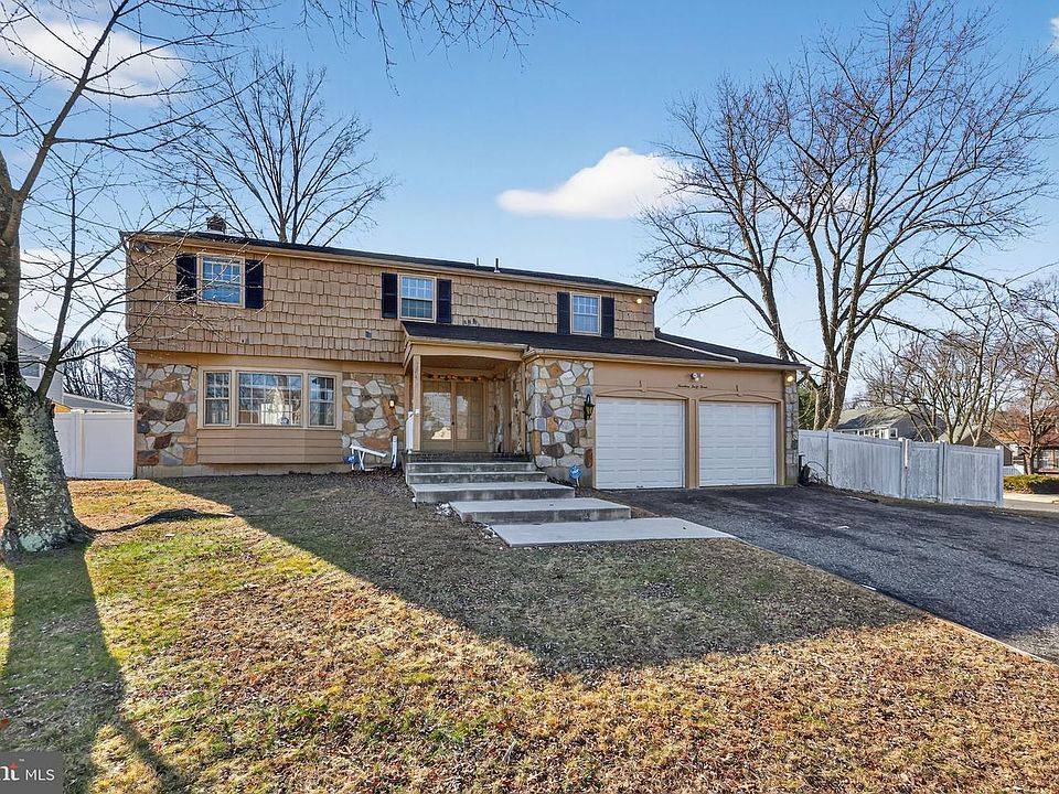 1st image of 1943 Birchwood Park Dr N
