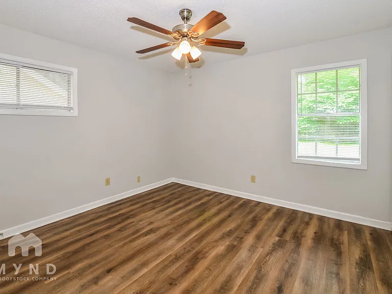 2593 Courtney Dr — Photo 13