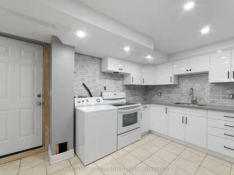 26 Newman Ct #LOWER — Photo 3