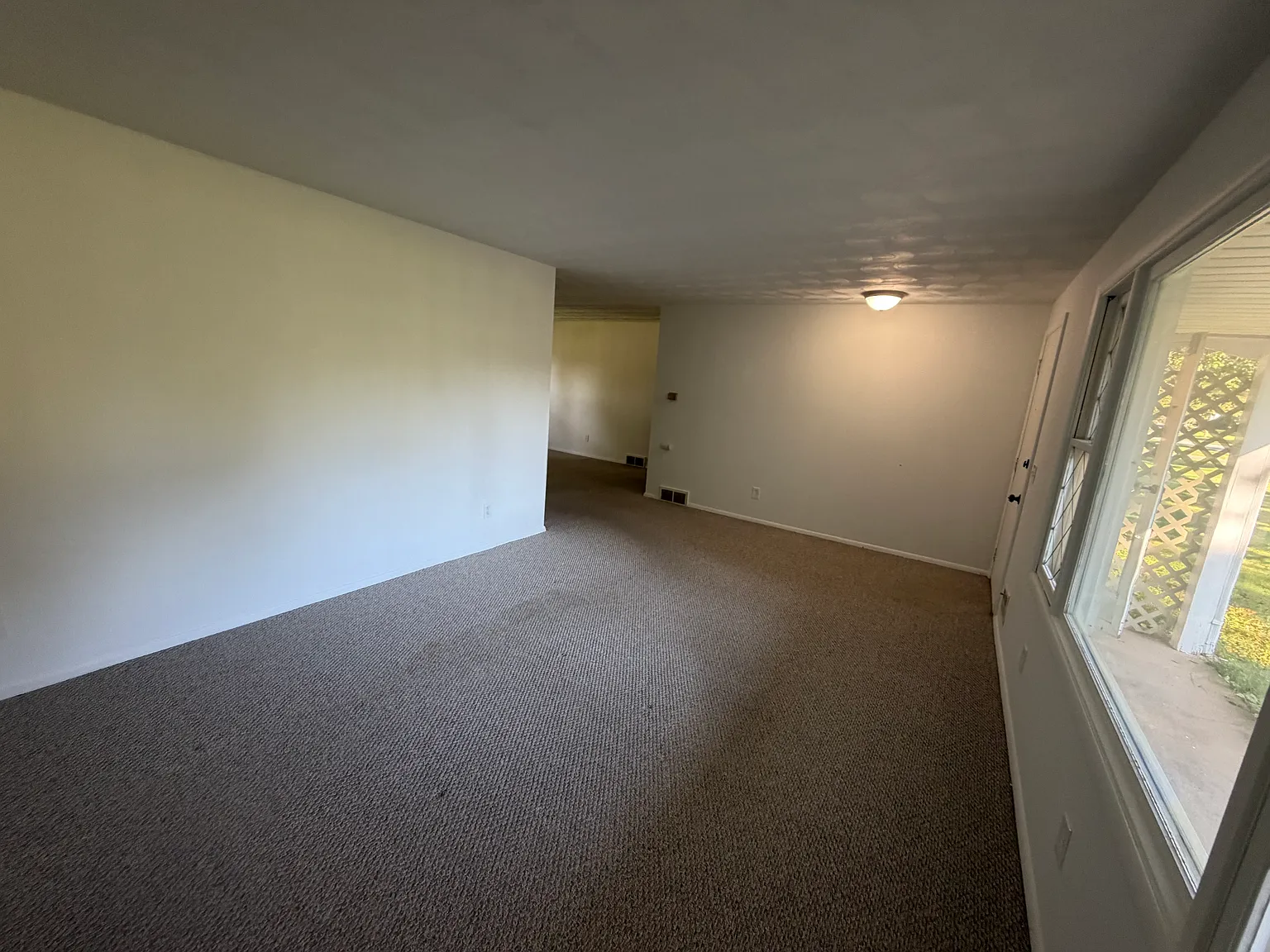 3 bed, 1360 sqft, $2,900 — Photo 3