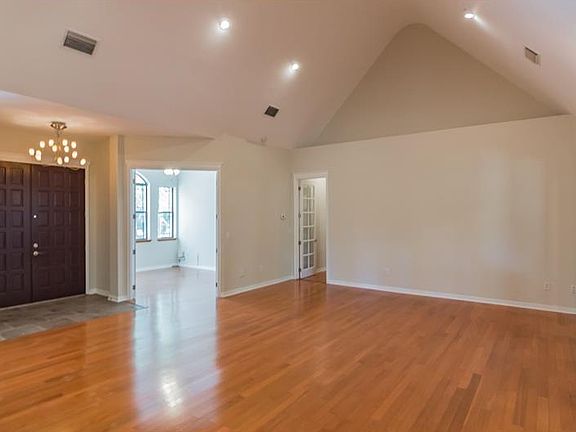 4th image of 4007 W San Miguel St