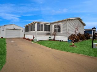 100 Ridgeview Dr, West Des Moines, IA 50265