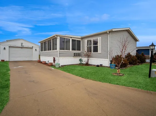 100 Ridgeview Dr, West Des Moines, IA 50265