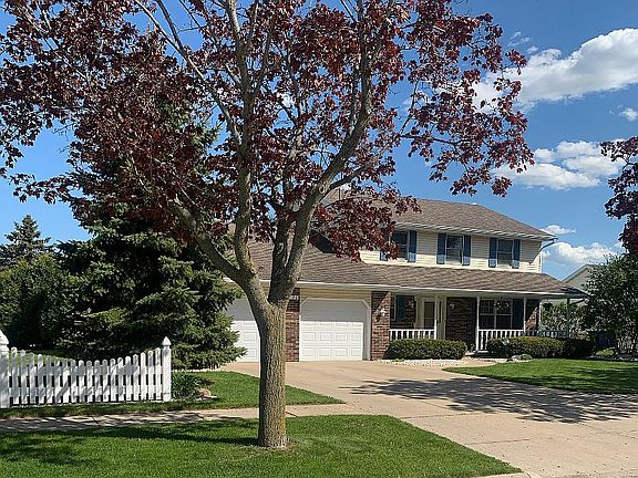 2nd image of 1720 Sunnyside Ln