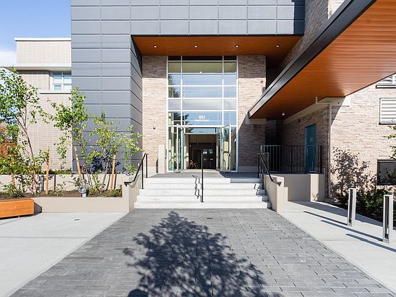 4th image of 691 North Rd #208