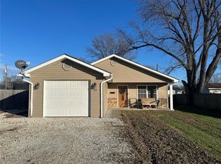 119 S 15th St, Bowling Green, MO 63334