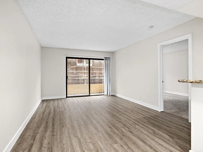 Woodland Trio Apartments — Photo 29