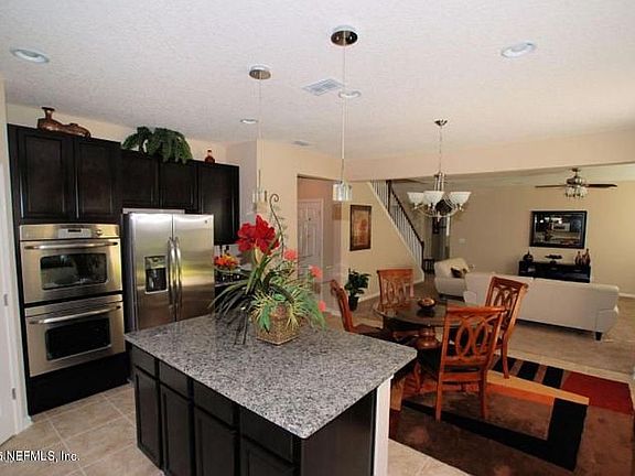 5th image of 1051 Lauriston Dr
