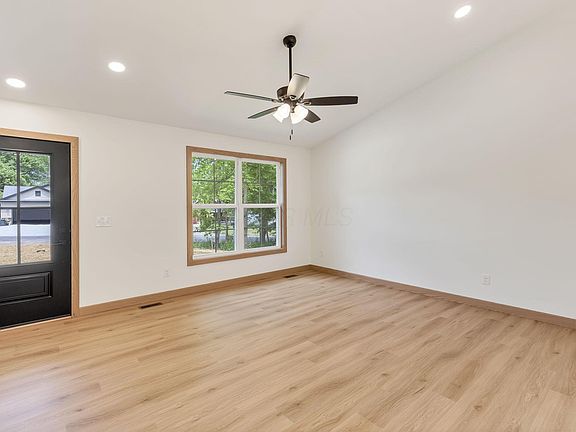 5th image of 147 Jonathon Dr
