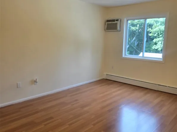 12 Hillside Avenue, Garnerville, NY 10993