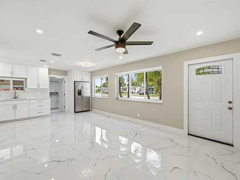 4380 NW 59th Ct — Photo 4
