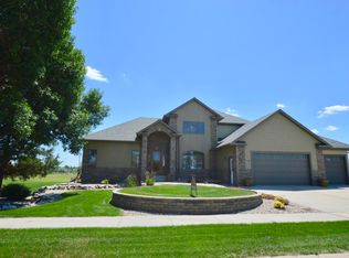 126 E Palmer Cir, Aberdeen, SD 57401