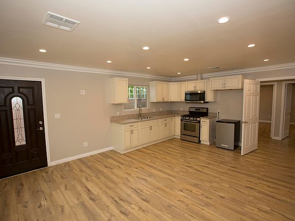 5th image of 8213 Saint Clair Ave