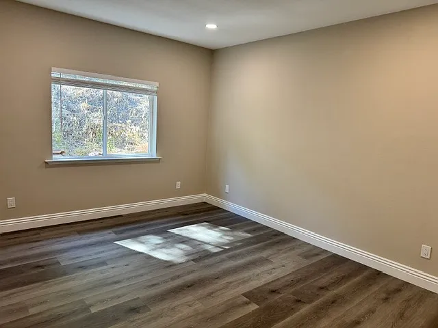 4048 Rockford Dr — Photo 9