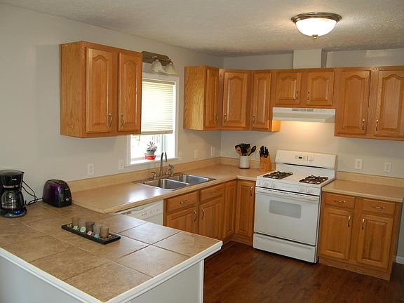 3rd image of 470 Countrymeadow Dr NE