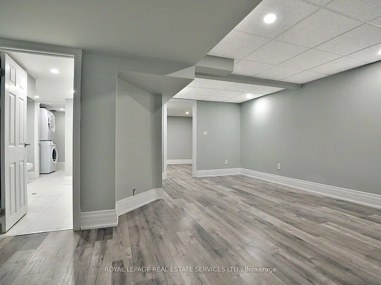 1021 Runnymead Cres — Photo 22