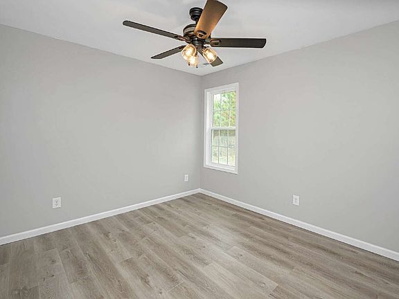 5th image of 85 Smith Glen Dr