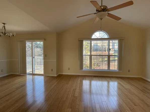 1790 Deepwood Cir, Rochester, MI 48307
