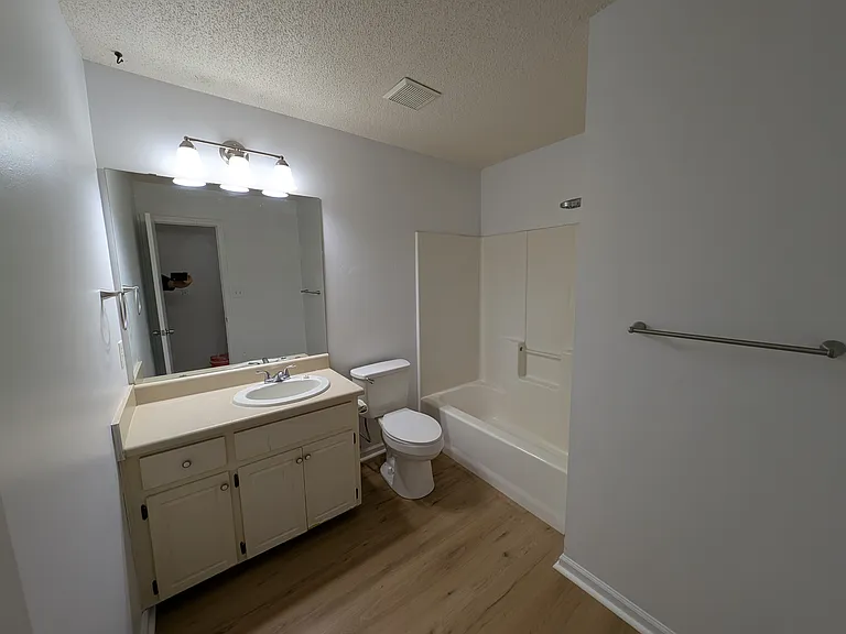 208 Broad St — Photo 2