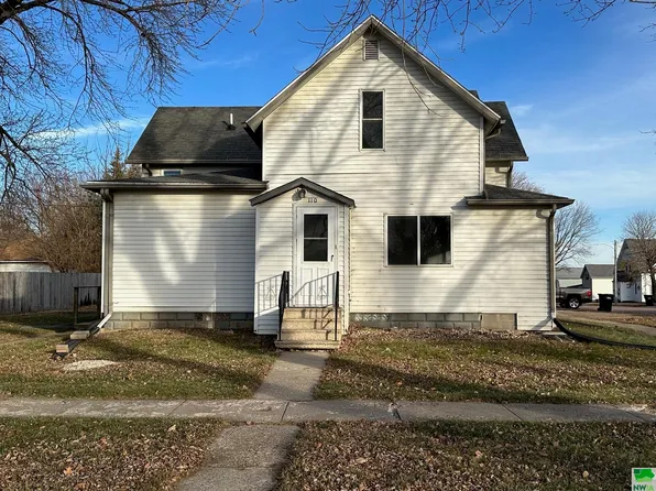 110 Hamilton Ave, Cleghorn, IA 51014