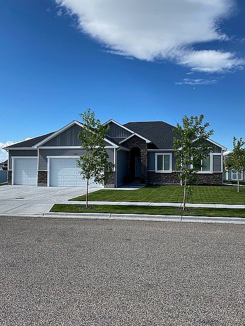1st image of 3893 E Hazelwood Way