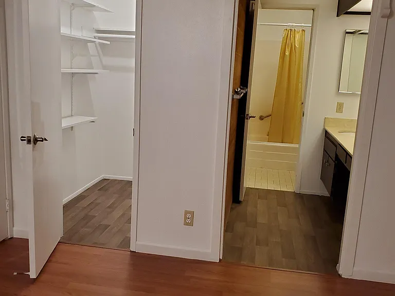 2540 Clairemont Dr #101 — Photo 20