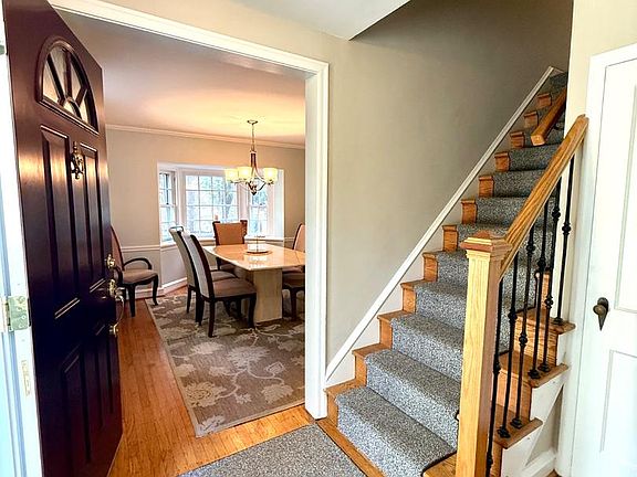 4th image of 1013 Wellington Rd