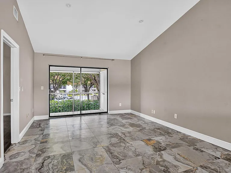 301 Club Cir #208 — Photo 14